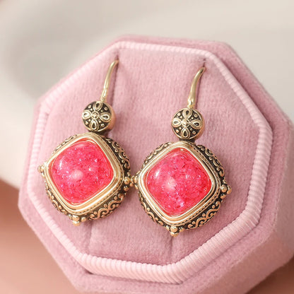 Charming Gold Earring for Any Occasion