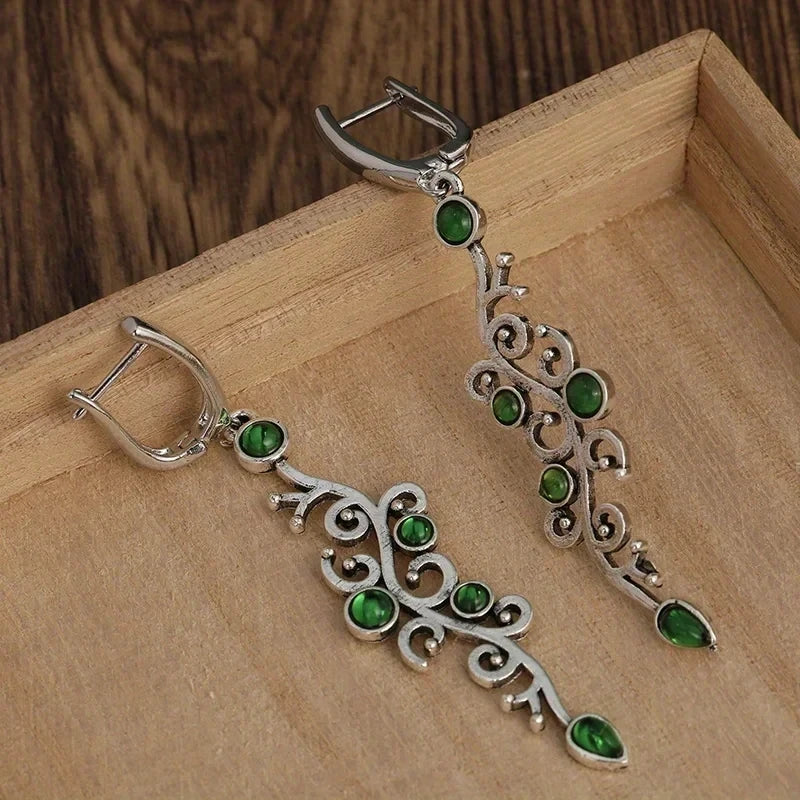 Charming Silver Earring for Any Occasion