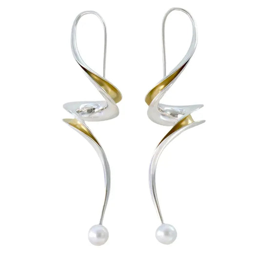 Charming Silver Earring for Any Occasion