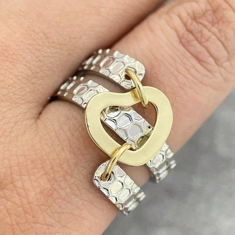Classic Gold Ring with Timeless Appeal