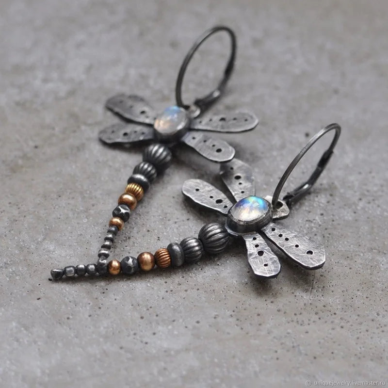 Charming Silver Earring for Any Occasion