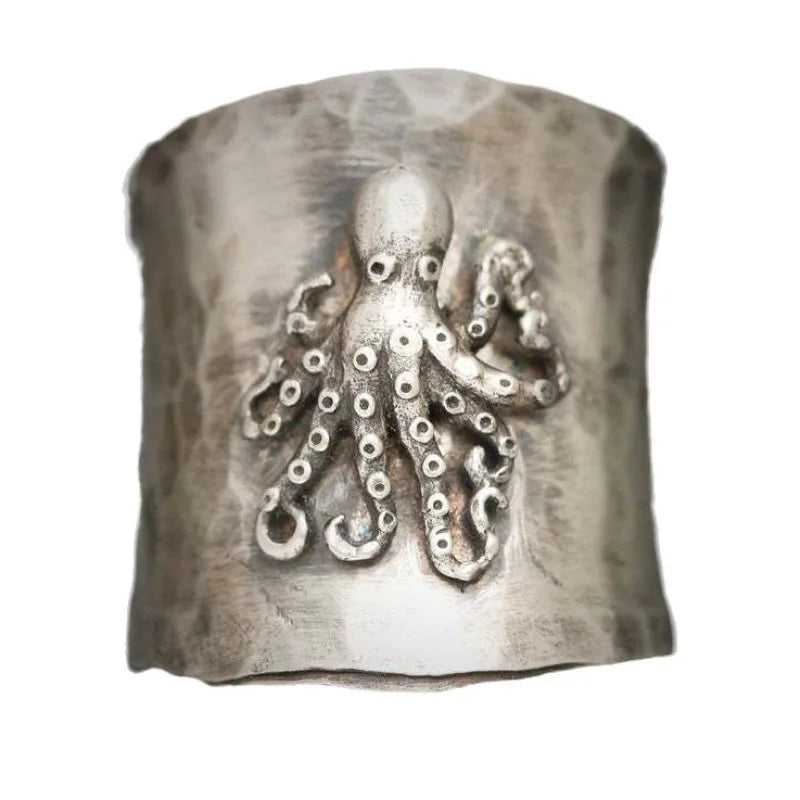 Classic Silver Ring with Timeless Appeal