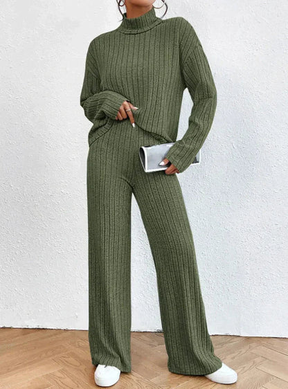 JO | Knitted pants and turtleneck sweater