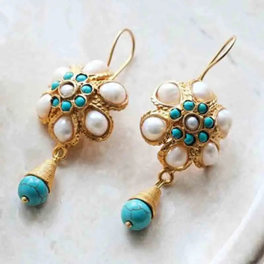 Charming Gold Earring for Any Occasion