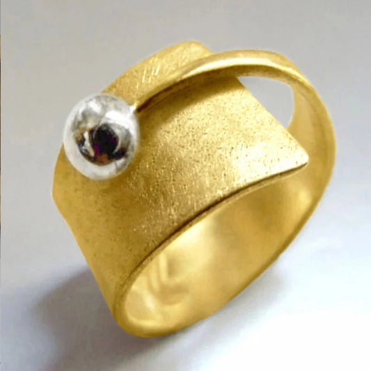 Romantic Gold Ring for Special Moments