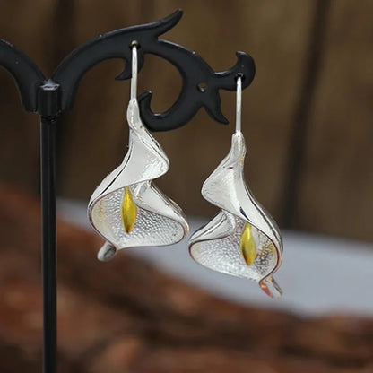 Charming Gold Earring for Any Occasion