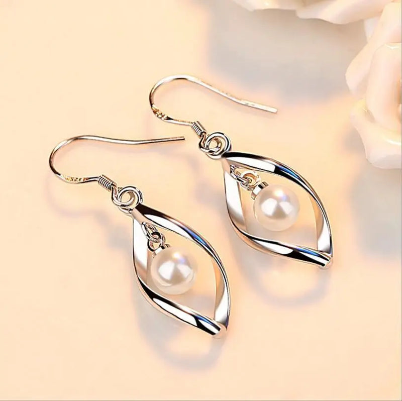 Charming Pearl Earring for Any Occasion