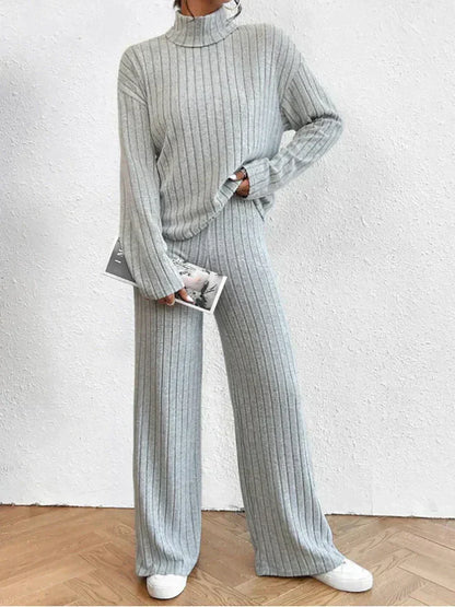 JO | Knitted pants and turtleneck sweater
