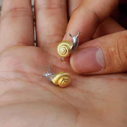 Classic Gold Earring with Timeless Appeal