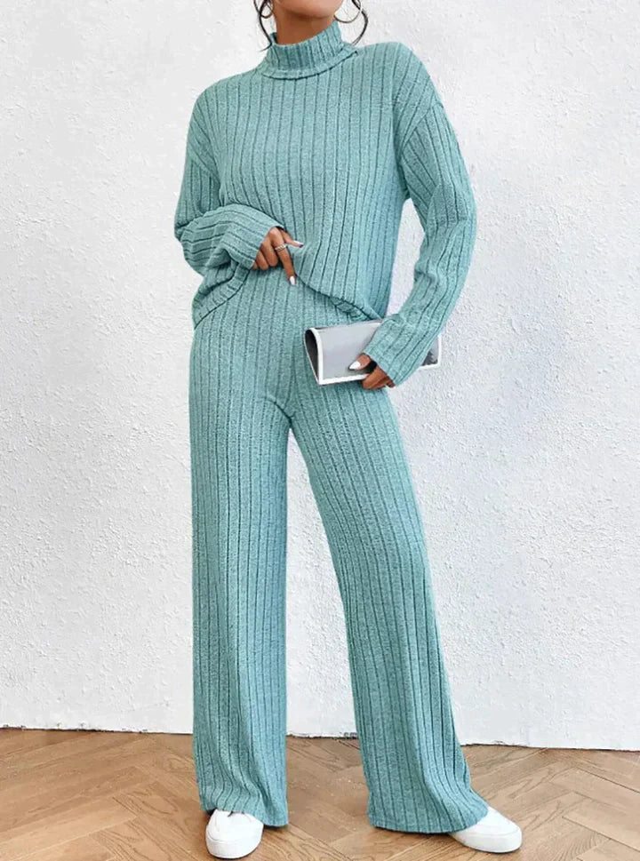 JO | Knitted pants and turtleneck sweater