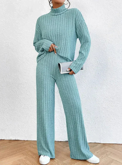 JO | Knitted pants and turtleneck sweater