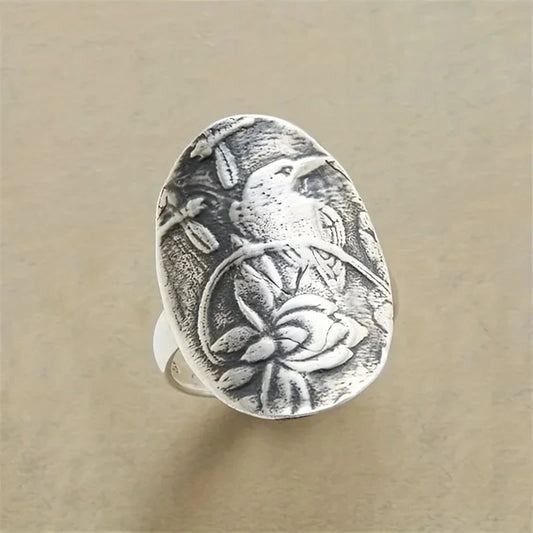 Classic Silver Ring with Timeless Appeal