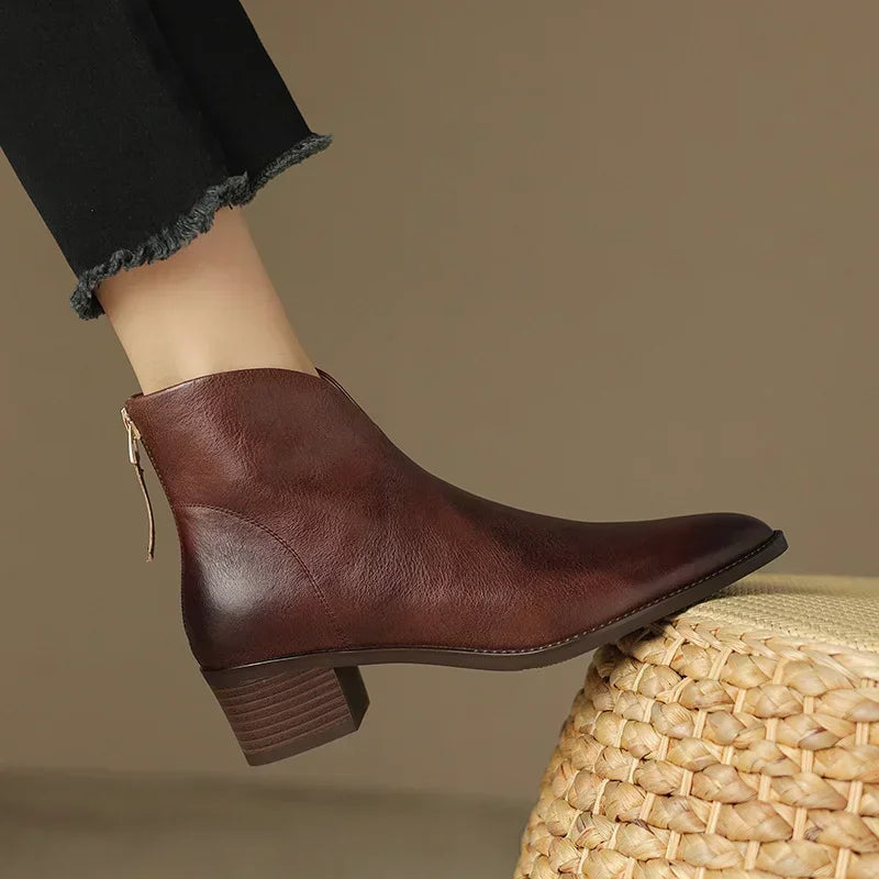 JO | Fashionable supportive orthopaedic shoes