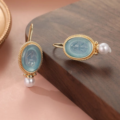 Charming Gold Earring for Any Occasion