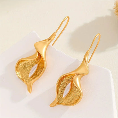 Beautiful Gold Earring with Unique Style