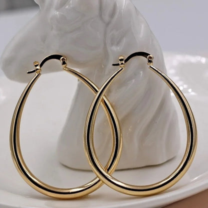 Charming Gold Earring for Any Occasion