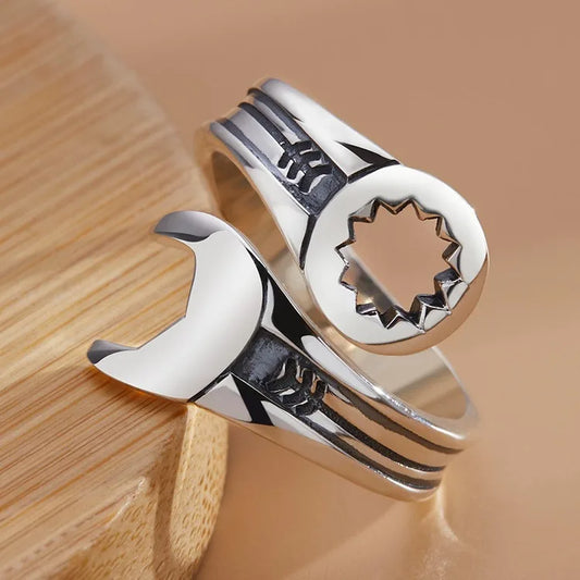 Charming Silver Ring for Any Occasion