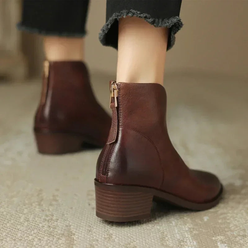 JO | Fashionable supportive orthopaedic shoes