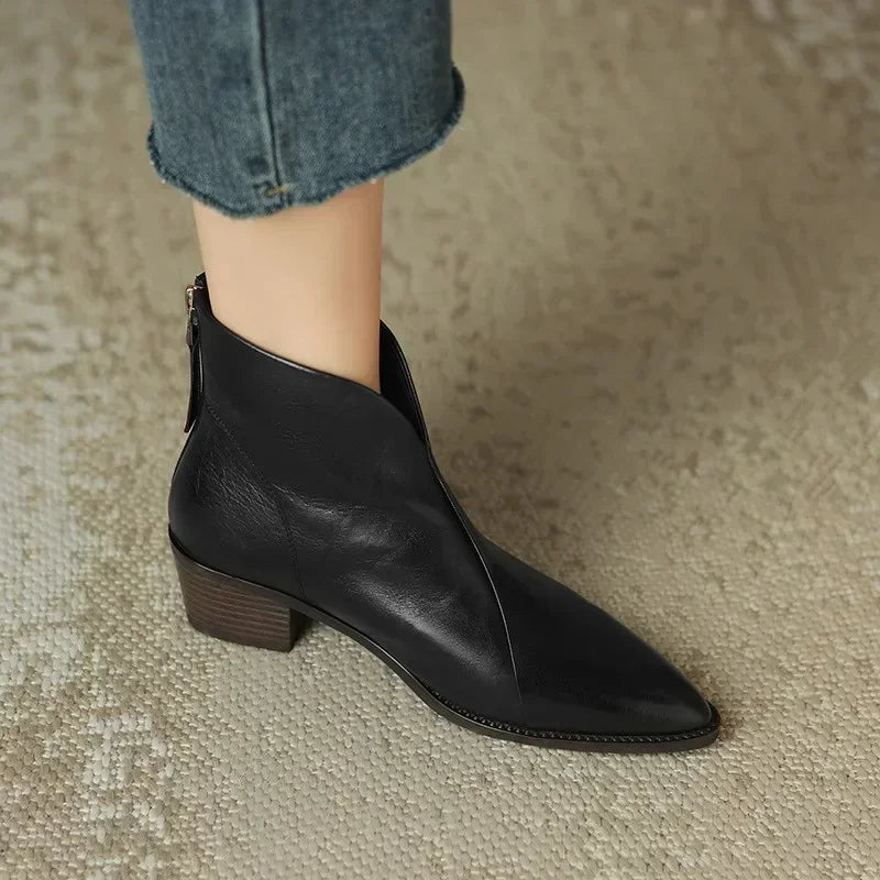 JO | Fashionable supportive orthopaedic shoes