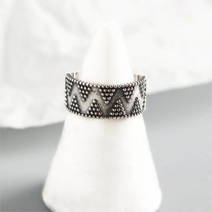 Charming Silver Ring for Any Occasion