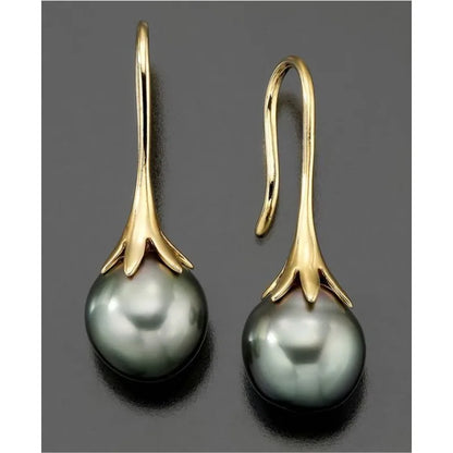 Classic Gold Earring with Timeless Appeal