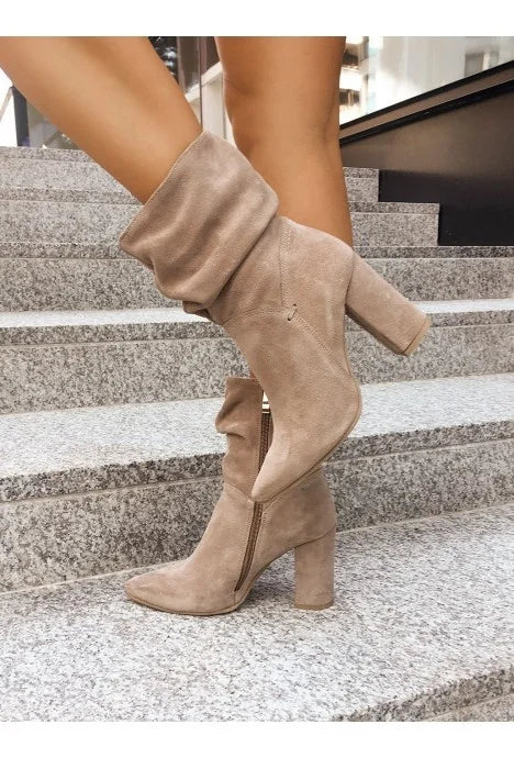 Boots with suede block heel