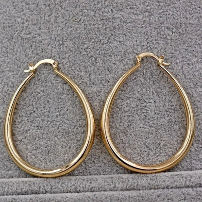 Charming Gold Earring for Any Occasion