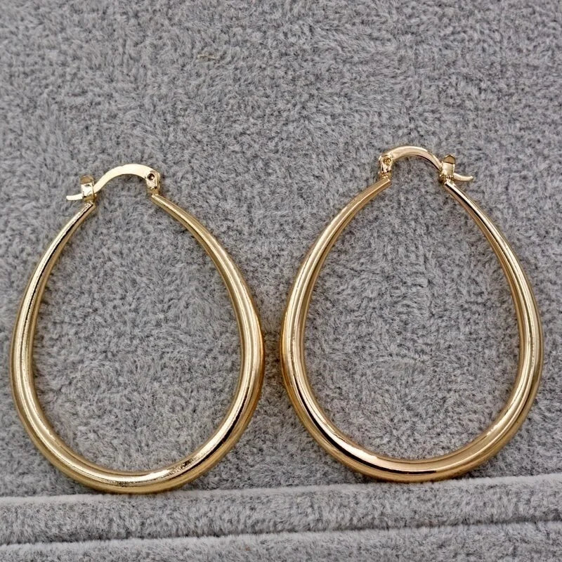 Charming Gold Earring for Any Occasion