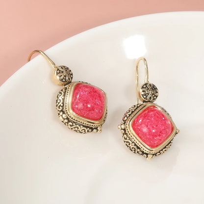 Charming Gold Earring for Any Occasion
