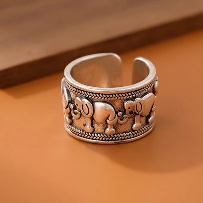 Classic Silver Ring with Timeless Appeal