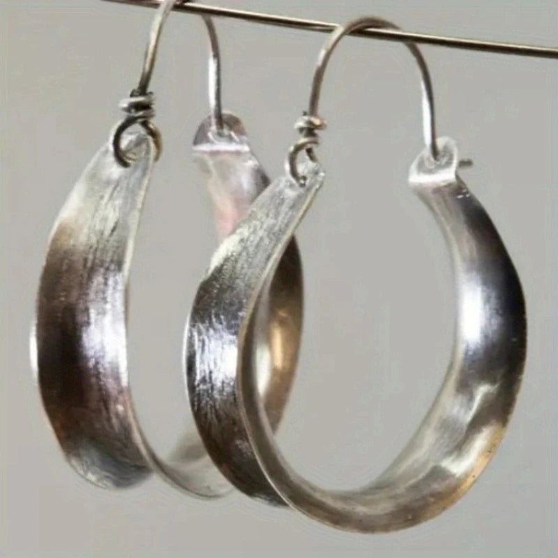 Romantic Silver Earring for Special Moments