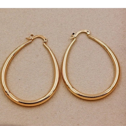 Charming Gold Earring for Any Occasion