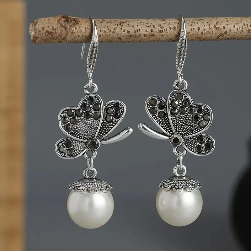 Charming Pearl Earring for Any Occasion