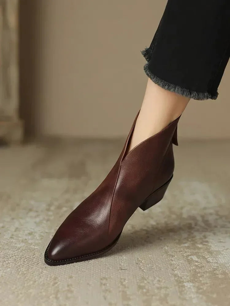 JO | Fashionable supportive orthopaedic shoes