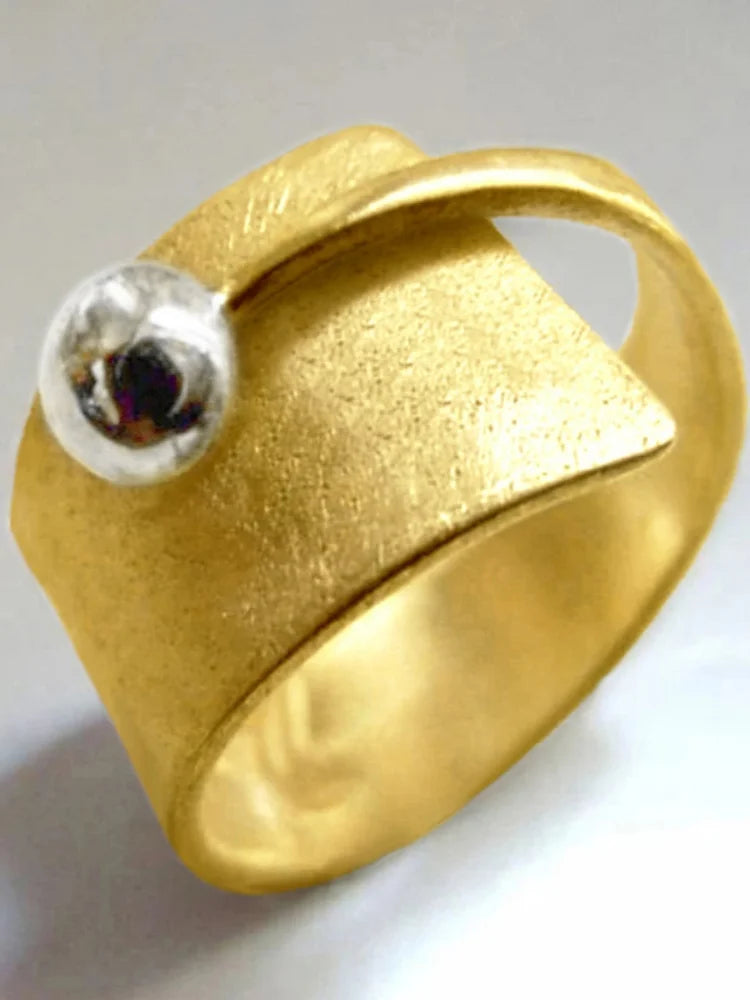 Romantic Gold Ring for Special Moments