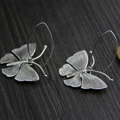 Charming Silver Earring for Any Occasion
