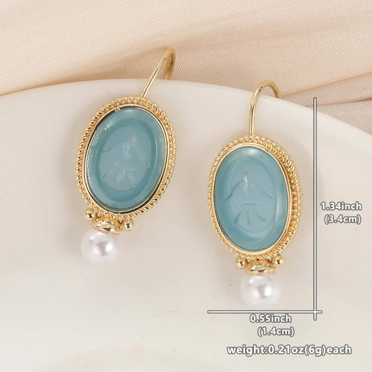 Charming Gold Earring for Any Occasion