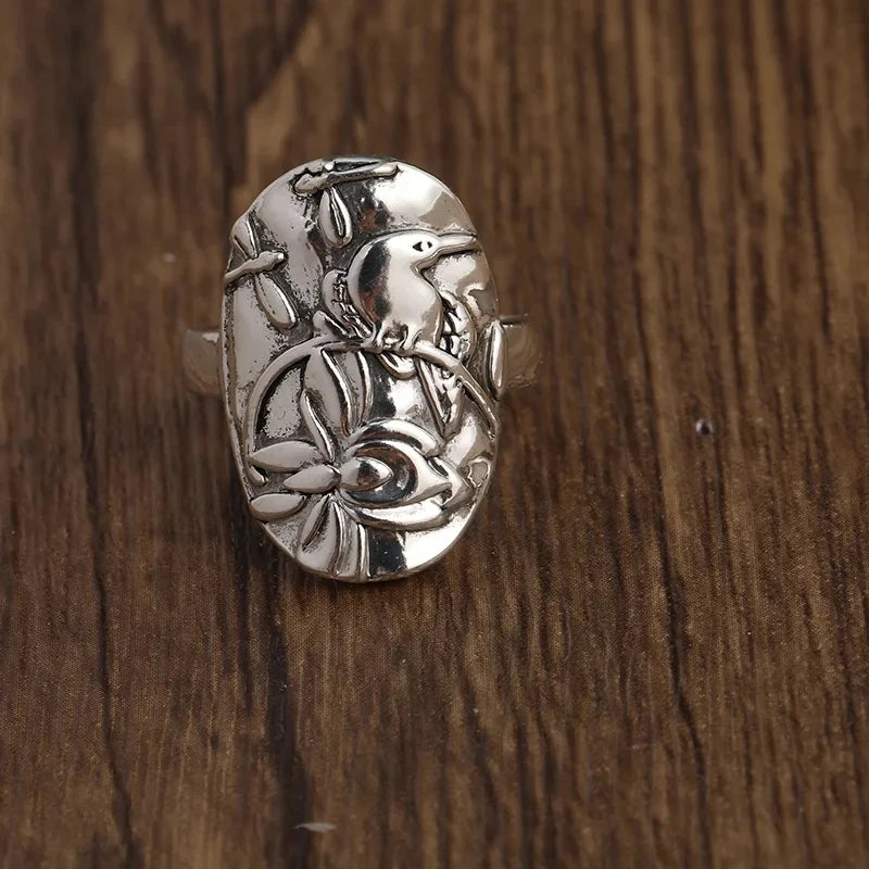 Classic Silver Ring with Timeless Appeal