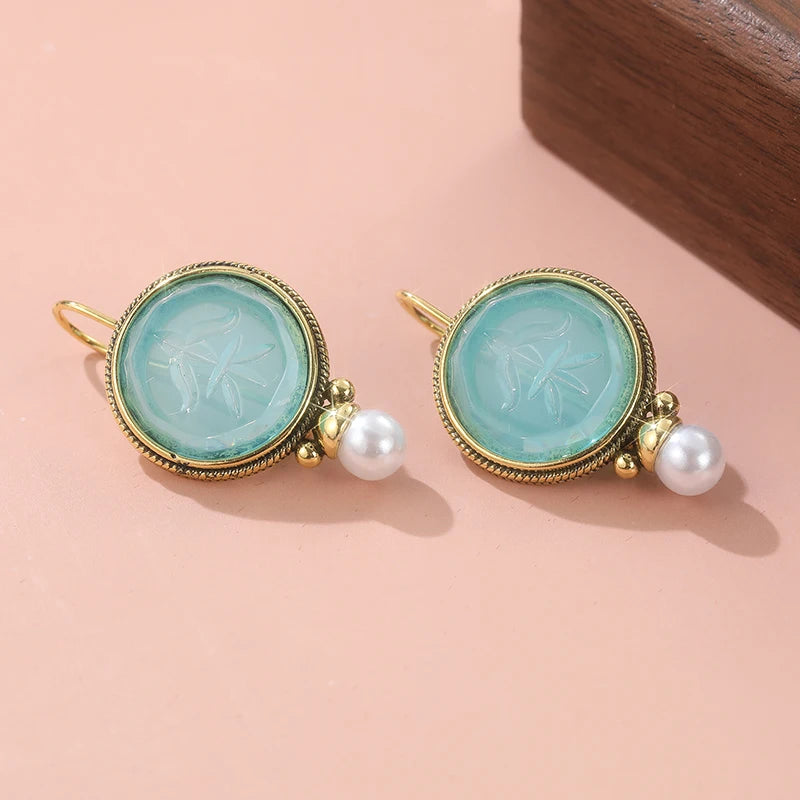 Beautiful Gold Earring with Unique Style