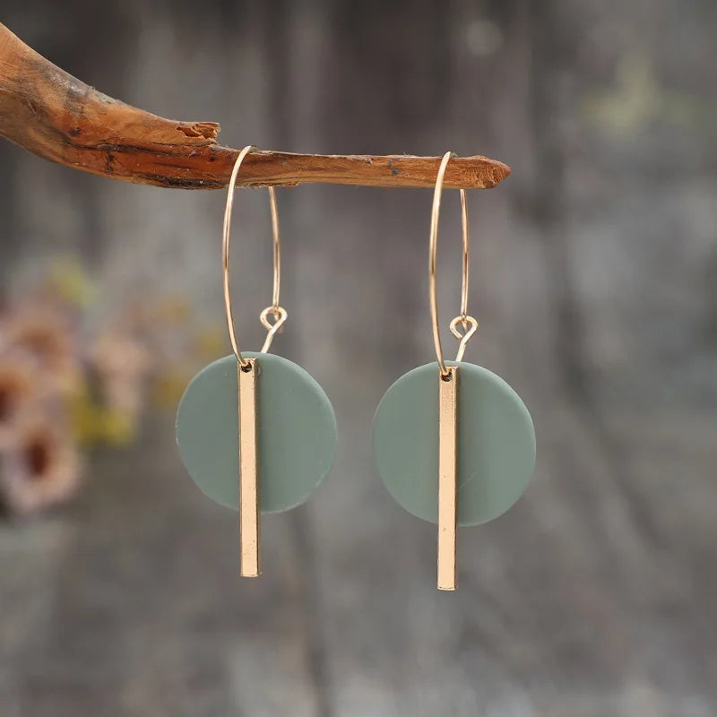 Classic Gold Earring with Timeless Appeal