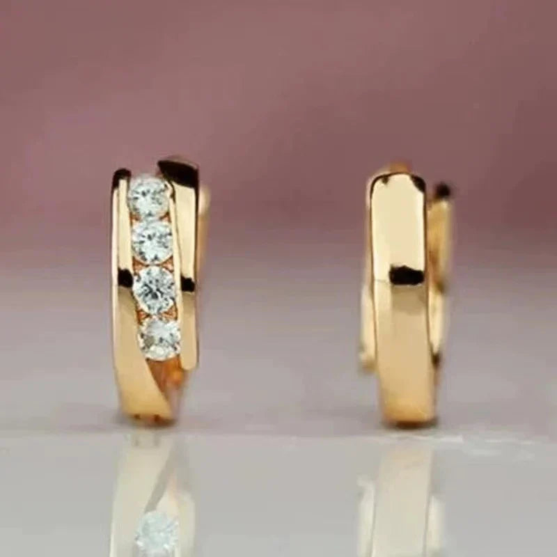 Charming Gold Earring for Any Occasion