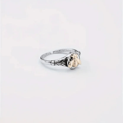 Classic Gold Ring with Timeless Appeal