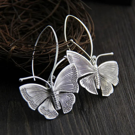 Charming Silver Earring for Any Occasion