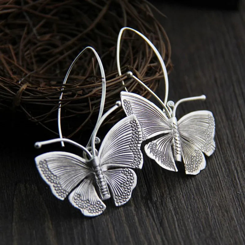 Charming Silver Earring for Any Occasion