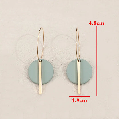 Classic Gold Earring with Timeless Appeal