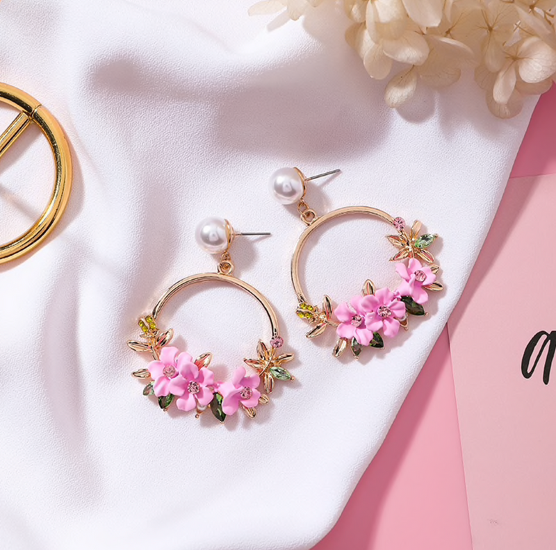 Classic Gold Earring with Timeless Appeal