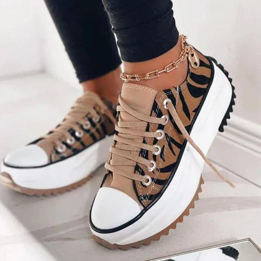 JO | Fashionable, supportive orthopaedic sneakers