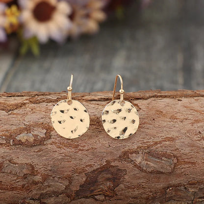 Classic Gold Earring with Timeless Appeal