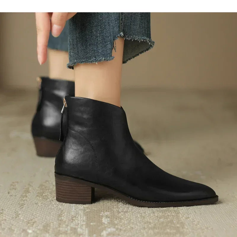 JO | Fashionable supportive orthopaedic shoes