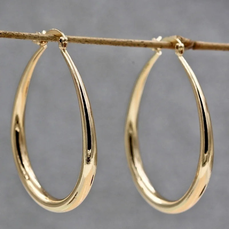 Charming Gold Earring for Any Occasion
